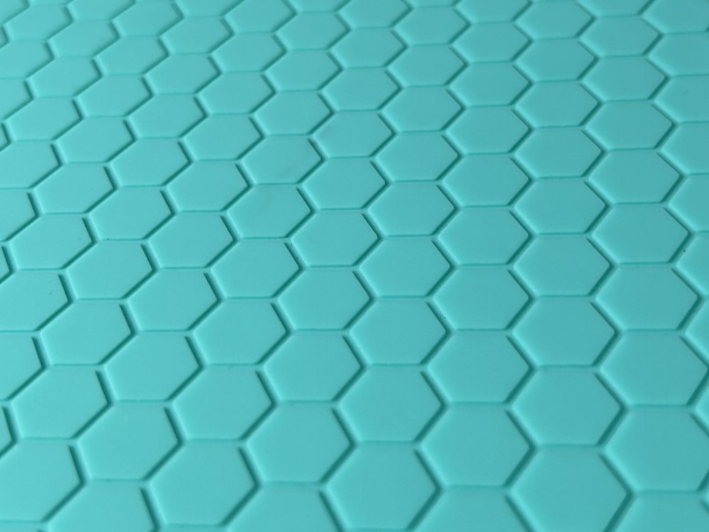 Honeycomb anti-skid design features