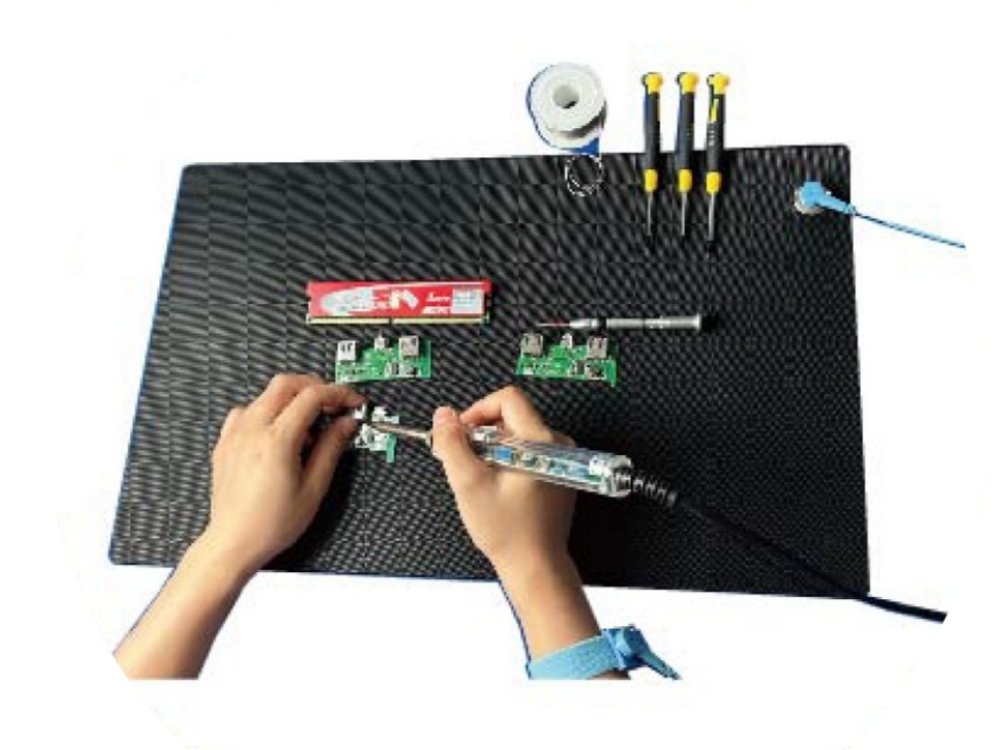 Antistatic set with bracelet