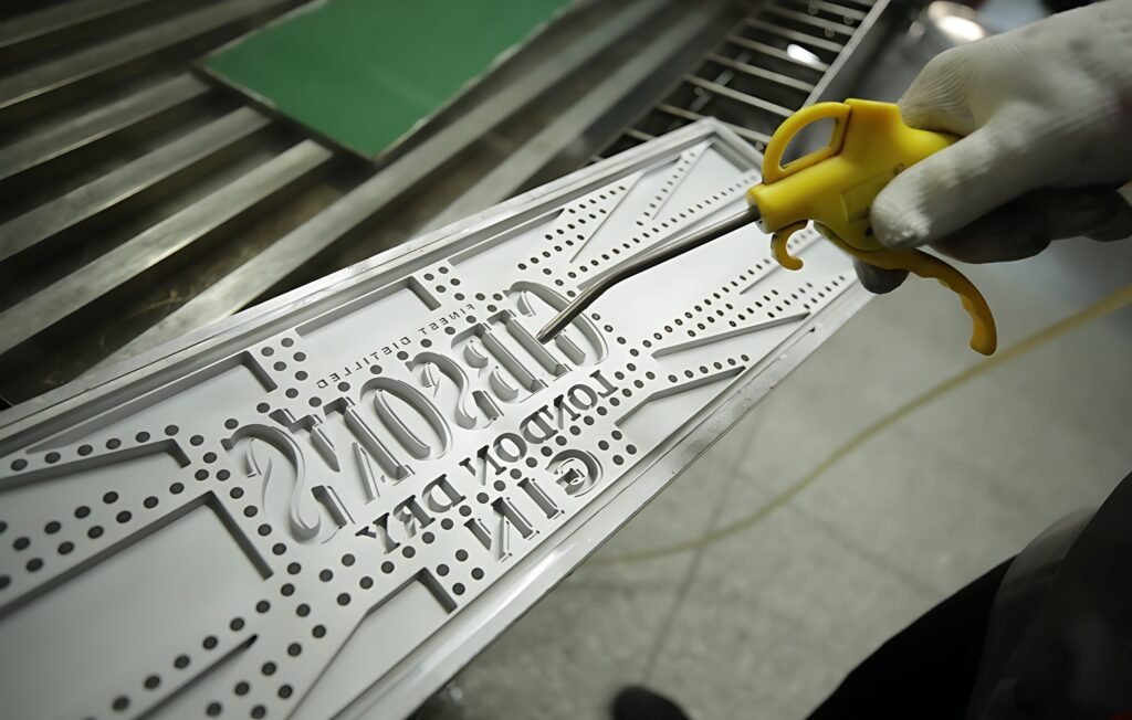 Remove excess impurities from the mold